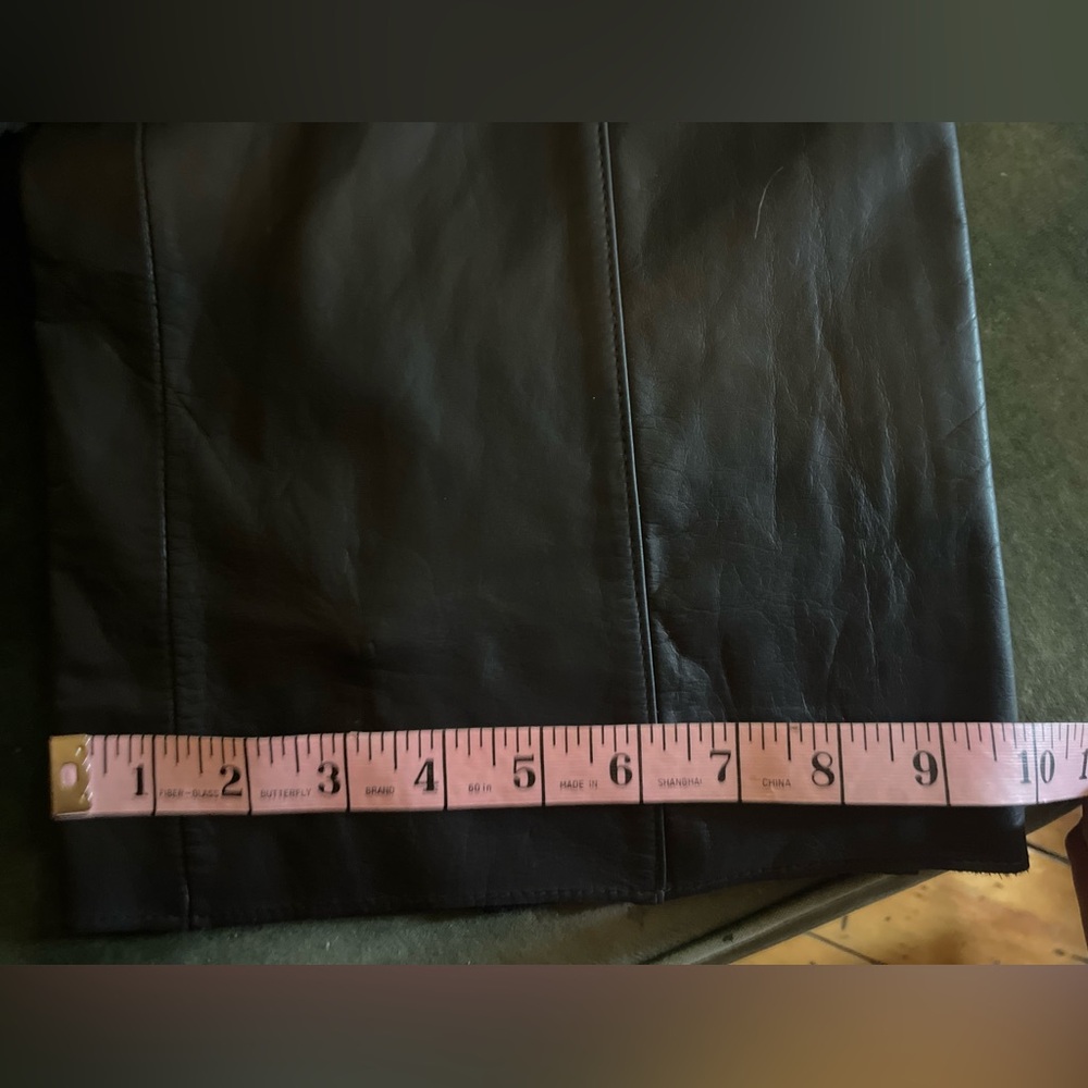 Danier black leather zip leg high waisted 
Slight flare sleek and gorgeous sz 4 - Picture 5 of 12